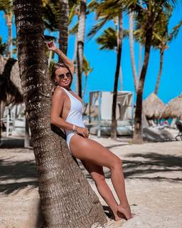 Catalina Grama feet photo 5
