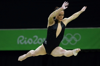 Catalina Ponor feet photo 16