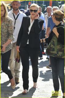 Cate Blanchett feet photo thumbnail
