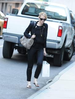 Cate Blanchett feet photo thumbnail