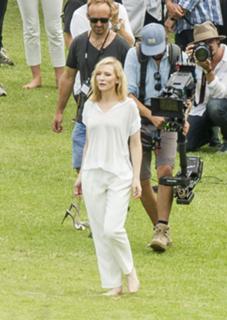 Cate Blanchett feet photo thumbnail