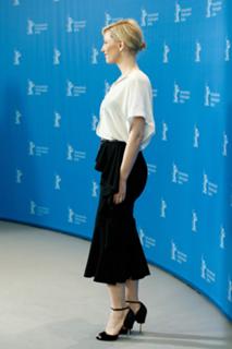 Cate Blanchett feet photo thumbnail