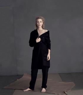 Cate Blanchett feet photo thumbnail
