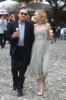 Cate Blanchett feet photo thumbnail