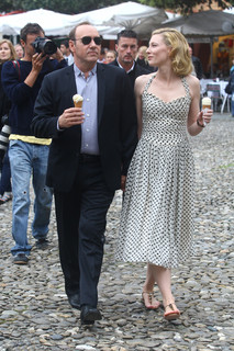 Cate Blanchett feet photo thumbnail