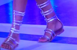 Caterina Balivo feet photo thumbnail