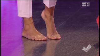 Caterina Balivo feet photo thumbnail