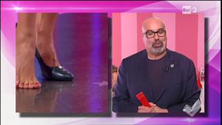 Caterina Balivo feet photo thumbnail