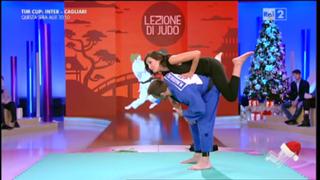 Caterina Balivo feet photo thumbnail