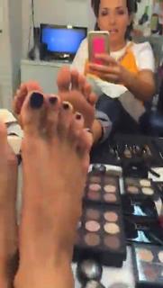 Caterina Balivo feet photo thumbnail