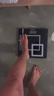 Caterina Balivo feet photo thumbnail