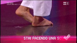 Caterina Balivo feet photo thumbnail