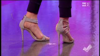 Caterina Balivo feet photo thumbnail