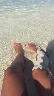 Caterina Balivo feet photo thumbnail