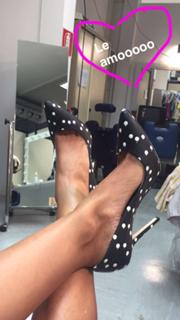 Caterina Balivo feet photo thumbnail