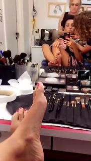 Caterina Balivo feet photo thumbnail
