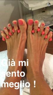 Caterina Balivo feet photo thumbnail