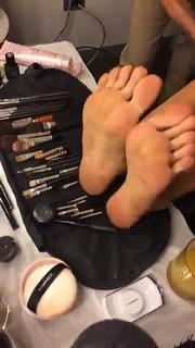 Caterina Balivo feet photo thumbnail