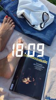 Caterina Balivo feet photo thumbnail
