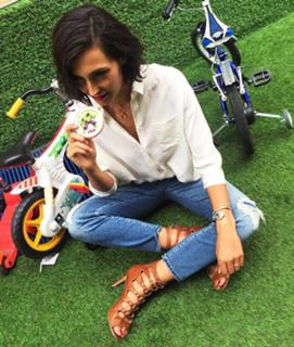 Caterina Balivo feet photo thumbnail
