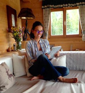Caterina Balivo feet photo thumbnail
