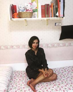 Caterina Balivo feet photo thumbnail