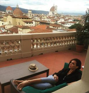 Caterina Balivo feet photo thumbnail