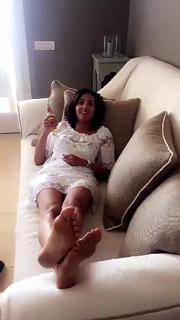 Caterina Balivo feet photo thumbnail