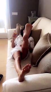 Caterina Balivo feet photo thumbnail