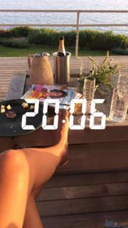 Caterina Balivo feet photo thumbnail