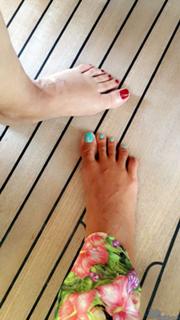 Caterina Balivo feet photo thumbnail