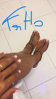 Caterina Balivo feet photo thumbnail