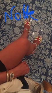 Caterina Balivo feet photo thumbnail