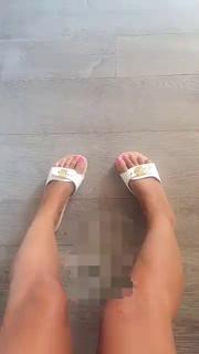 Caterina Balivo feet photo thumbnail