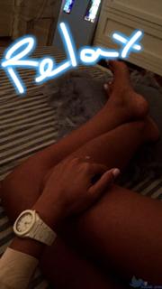 Caterina Balivo feet photo thumbnail