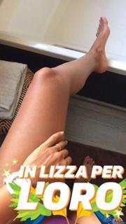 Caterina Balivo feet photo thumbnail