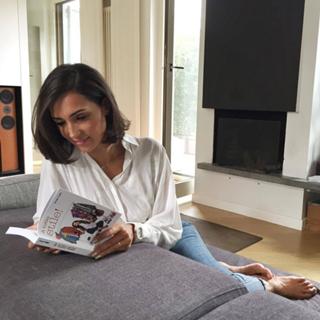 Caterina Balivo feet photo thumbnail