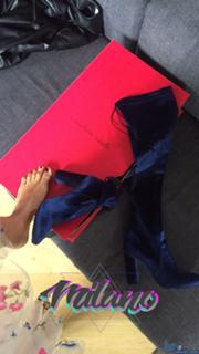 Caterina Balivo feet photo thumbnail
