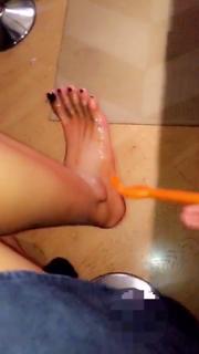 Caterina Balivo feet photo thumbnail