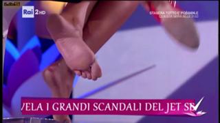 Caterina Balivo feet photo thumbnail