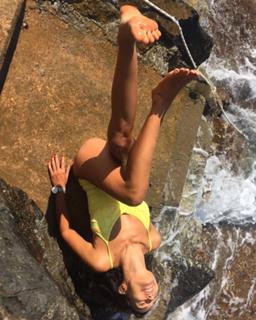 Caterina Balivo feet photo thumbnail