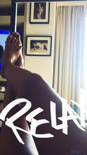Caterina Balivo feet photo thumbnail