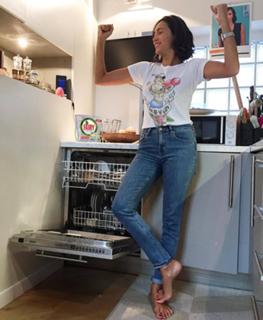 Caterina Balivo feet photo thumbnail