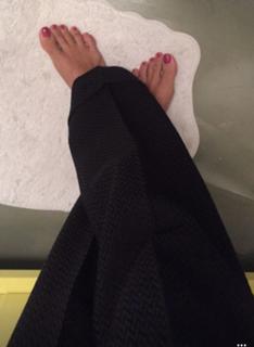 Caterina Balivo feet photo thumbnail