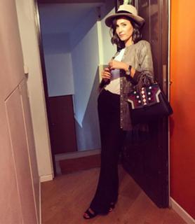 Caterina Balivo feet photo thumbnail