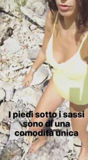 Caterina Balivo feet photo thumbnail
