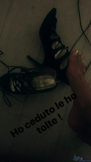 Caterina Balivo feet photo thumbnail