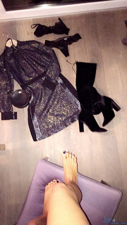 Caterina Balivo feet photo thumbnail