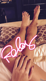 Caterina Balivo feet photo thumbnail