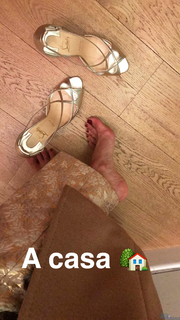 Caterina Balivo feet photo thumbnail